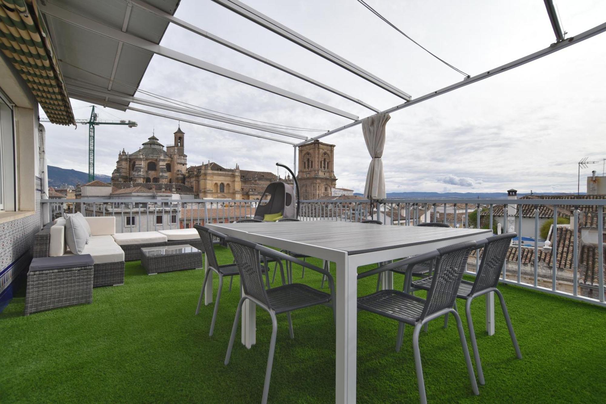 Apartamento de 2 dormitorios con balcón y terraza